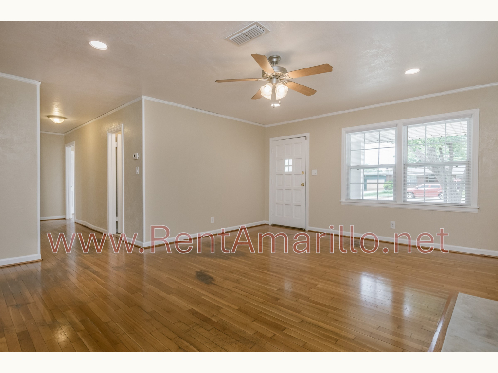 B004_1613 B - 004_Living Room-2