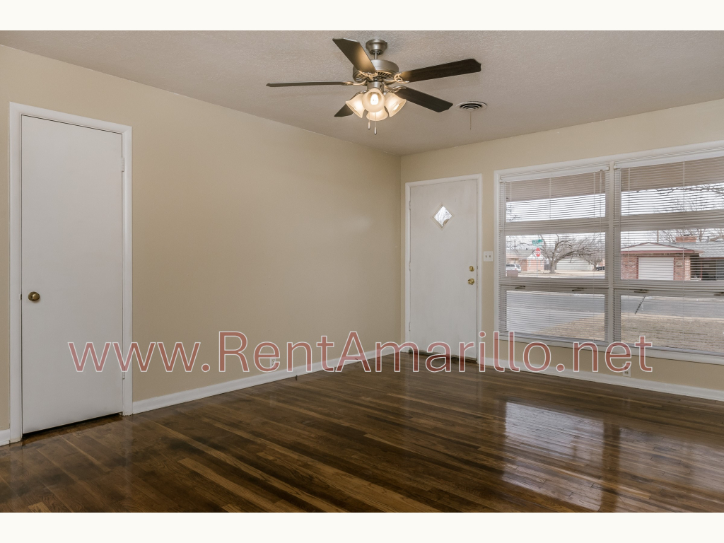 B003_3300 L - 003_Living Room_