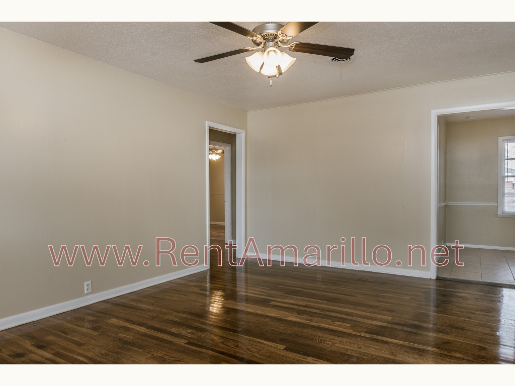 B004_3300 L - 004_Living Room_2 