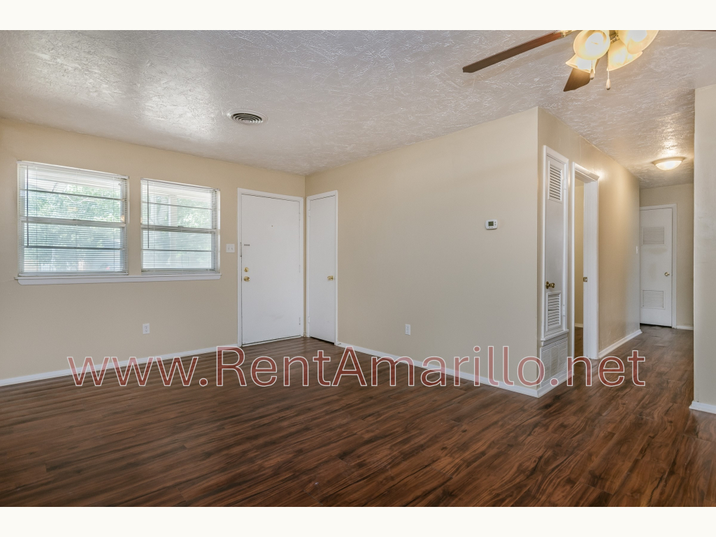 B004_3305 M - 004_Living Room-2