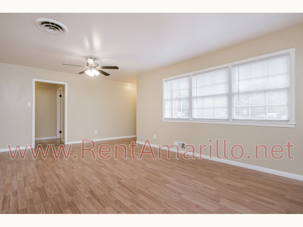 B004_2604 D - 004_Living Room-3