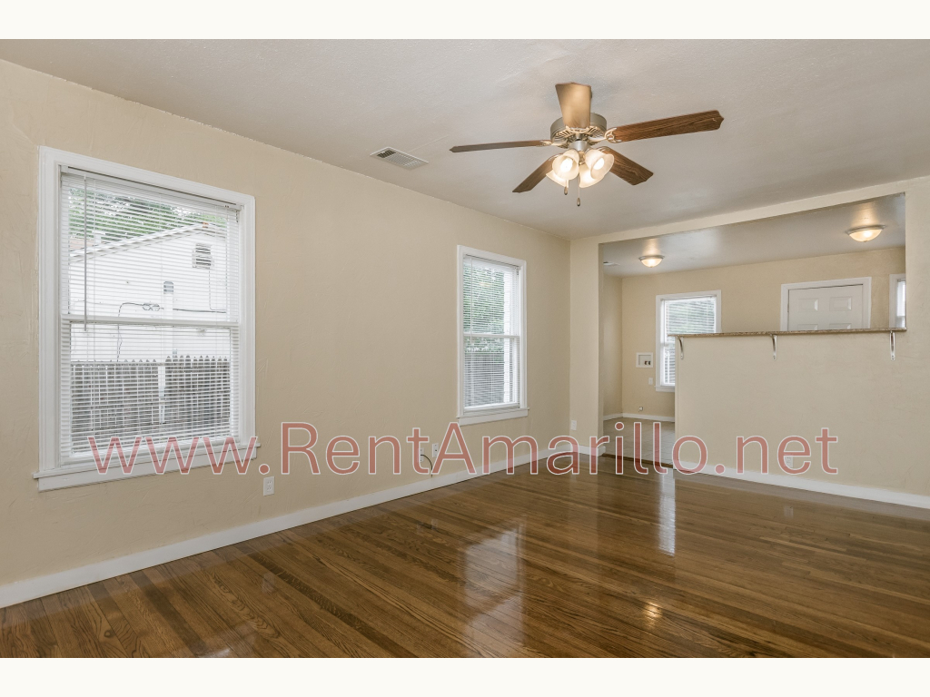 B002_1913 C - 002_Living Room_