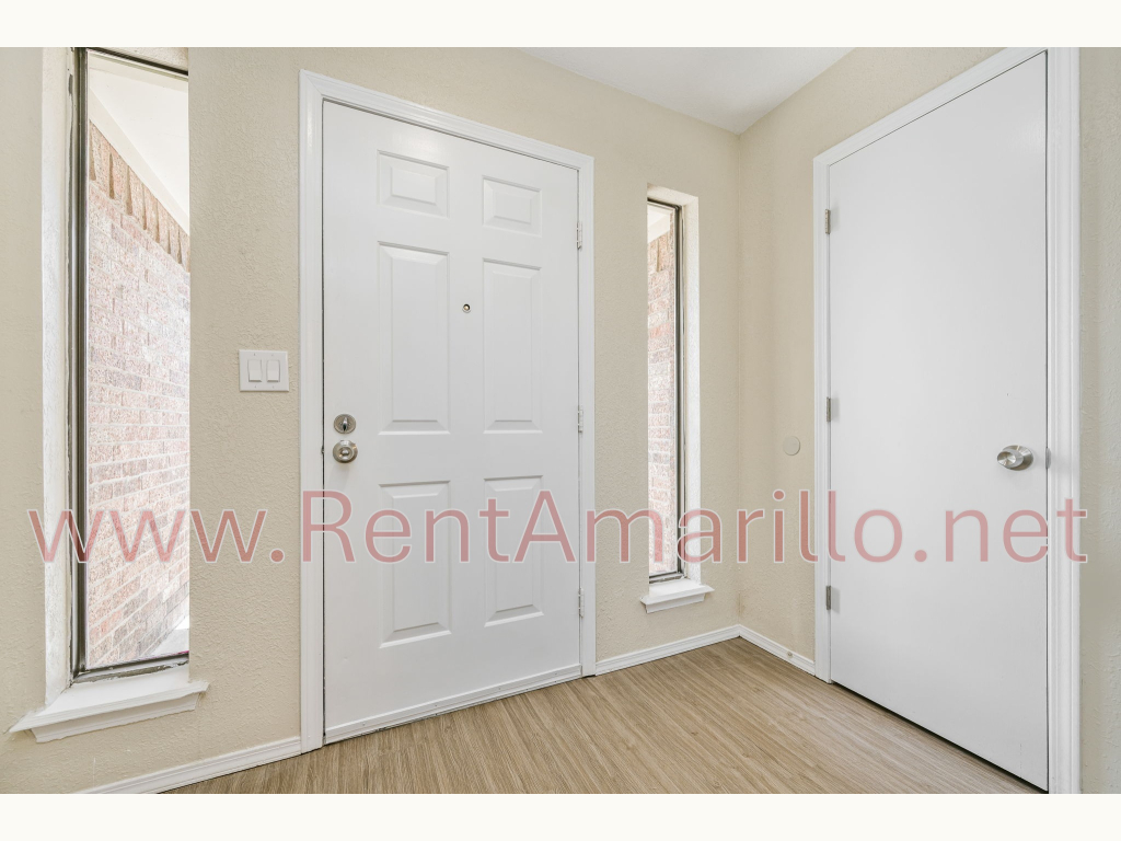 B001_3603 SE - 05 Entryway