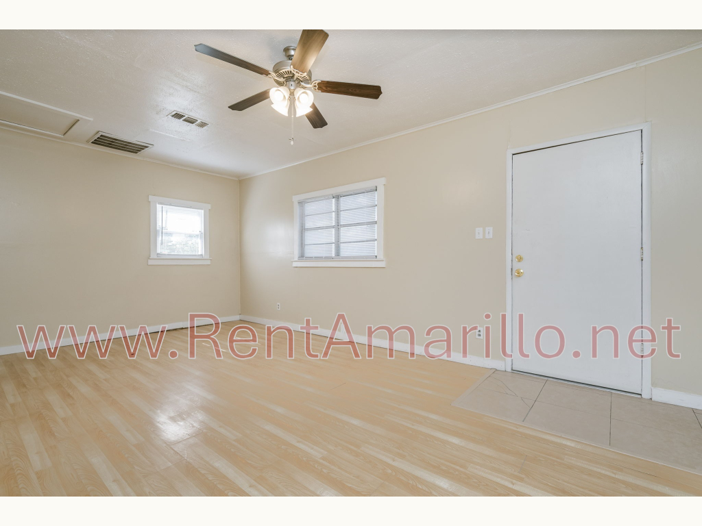 B002_2047 R - 002_Living Room 1